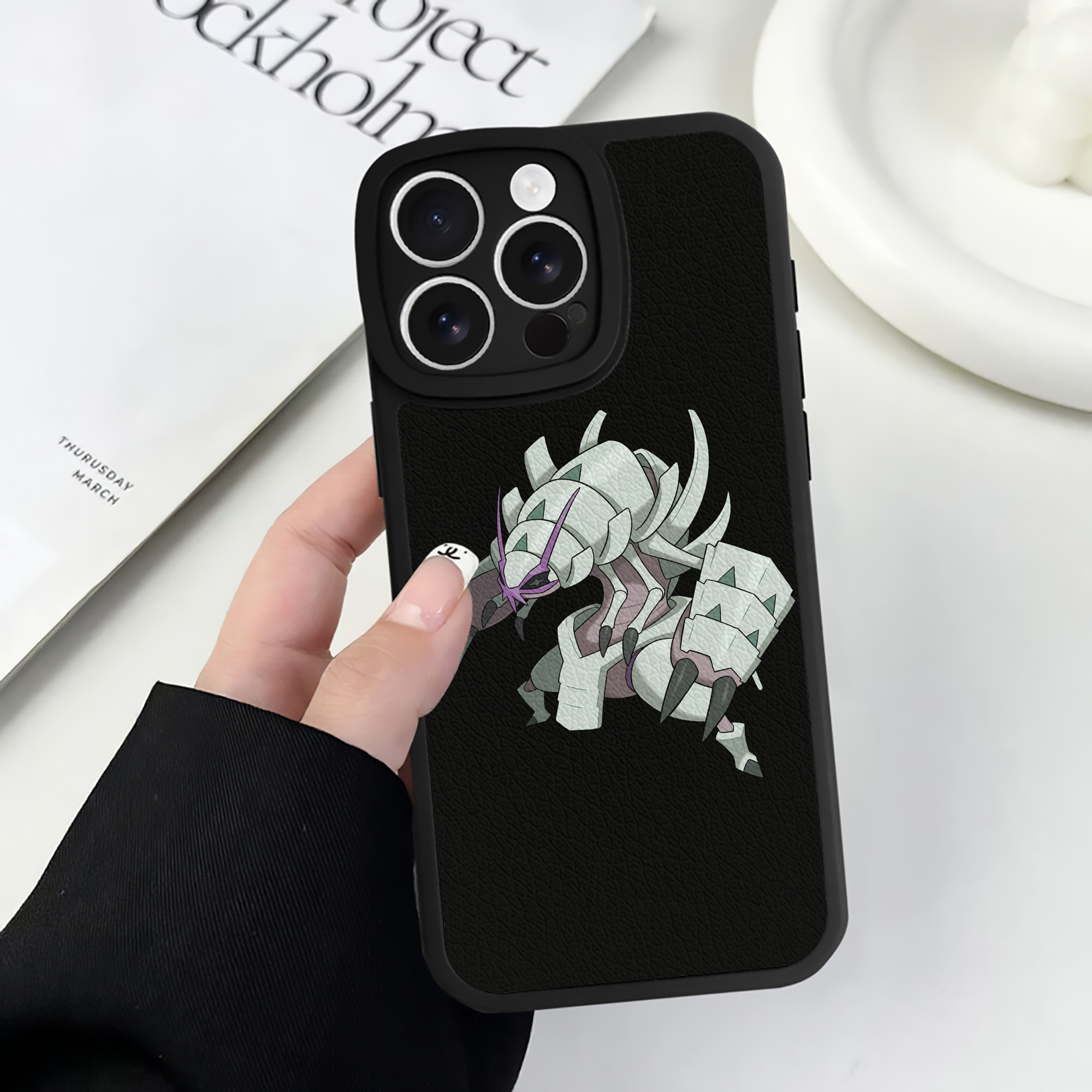 （画像用） ポケットモンスター Pokémon 【iPhone 16シリーズ対応】シリコンスマホケース（レザー調） 材質：シリコン